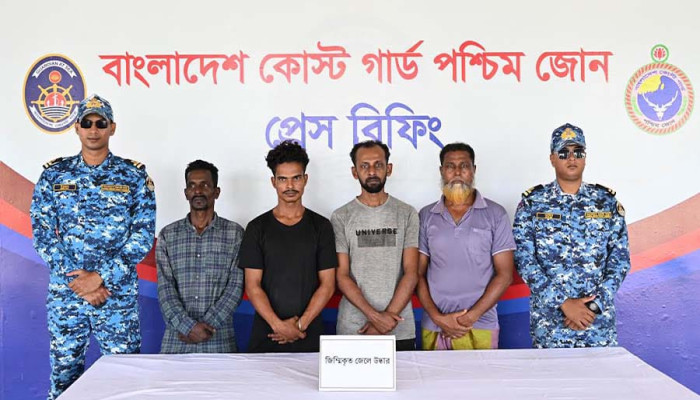 সুন্দরবনে সম্রাট বাহিনীর ডেরা থেকে চার জেলে উদ্ধার