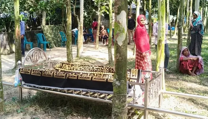 সম্পত্তির জন্য বাবার লাশ রেখেই ভাই-বোনের বিরোধ