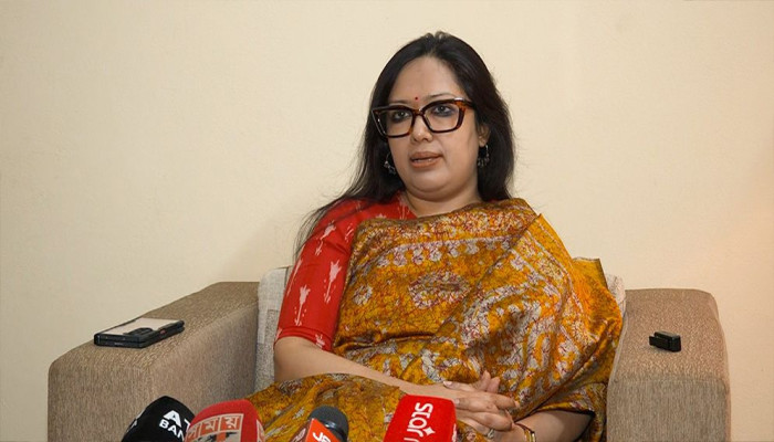দুর্গাপূজার আনন্দ ভাগাভাগি করতে এক মাস ধরে জমিয়েছেন পছন্দের শাড়ি :ব্যারিস্টার রুমিন ফারহানার