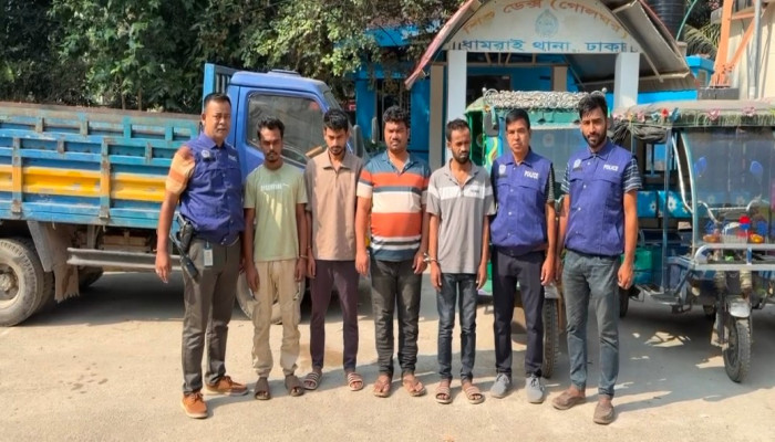 ধামরাইয়ে এসআই কাওছারের নেতৃত্বে ৪ ডাকাত গ্রেফতার, বিপুল মালামাল উদ্ধার