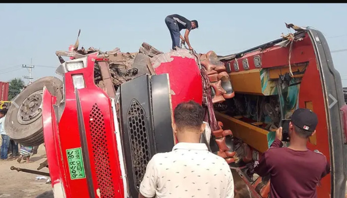 সরাইলে সড়ক দুর্ঘটনায় ২ জন নিহত আহত ১৫,