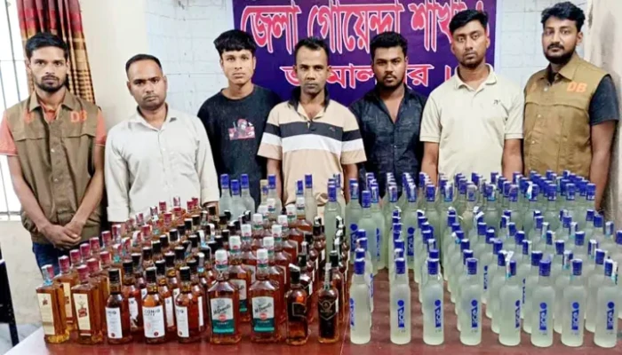 জামালপুরে ২১৭ বোতল ভারতীয় মদসহ ছাত্রদল নেতাসহ গ্রেফতার ৫