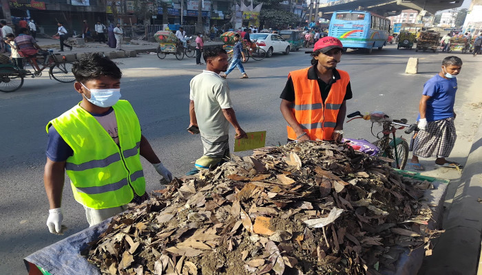 দীপুর নির্দেশনায় জনসেবায় ছাত্রদল, ভূলতায় পরিচ্ছন্নতা অভিযানে বাবু